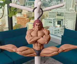 《範馬勇次郎一字馬衣架》由刃牙作者板垣惠介監修，想變強嗎？那就給我吊起來