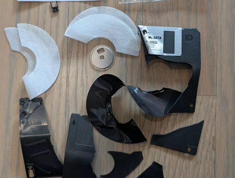 美國宅宅購買《全世界僅有50套的月姬體驗版》卻被海關破壞成碎片了