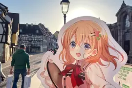 《請問您今天要來點兔子嗎》日本粉絲去法國聖地巡禮 還帶著主角的等身大人形立牌