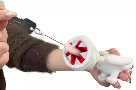 魔物獵人《奇怪龍布偶鑰匙套》從舌頭抽出來的使用方式也太獵奇惹