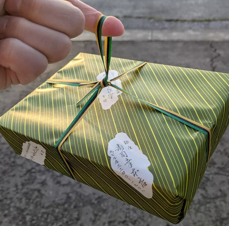 動漫醉漢手上總是會拿的《外帶壽司》現實真的存在好感動