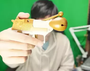 《木魚功德槍》擊發敲敲敲不但可以紓壓還可以累積功德值的宅小物