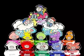 日本宅宅原本覺得《戰爭導致油價上漲》跟自己無關 聽到壓克力立牌漲價突然覺得有關了