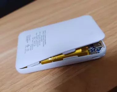 《畢業紀念品》送行動電源是不是很糟糕？沒過幾年就膨脹要怎麼紀念呢