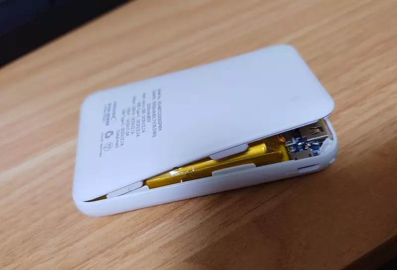 《畢業紀念品》送行動電源是不是很糟糕？沒過幾年就膨脹要怎麼紀念呢