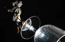 微型攝影師靈光一閃的《想像的芙莉蓮》不但諧音梗用上了！用杯碟器皿替代魔法大砲也超適合