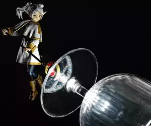 微型攝影師靈光一閃的《想像的芙莉蓮》不但諧音梗用上了！用杯碟器皿替代魔法大砲也超適合