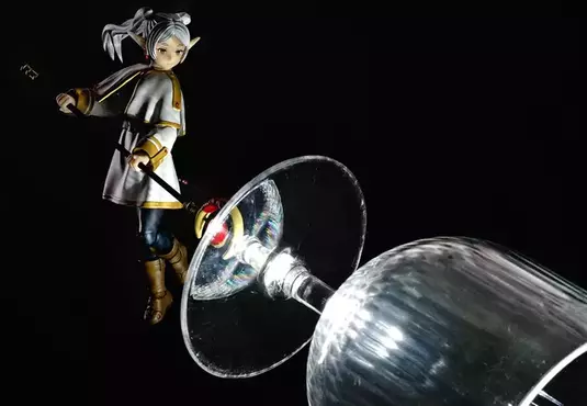 微型攝影師靈光一閃的《想像的芙莉蓮》不但諧音梗用上了！用杯碟器皿替代魔法大砲也超適合