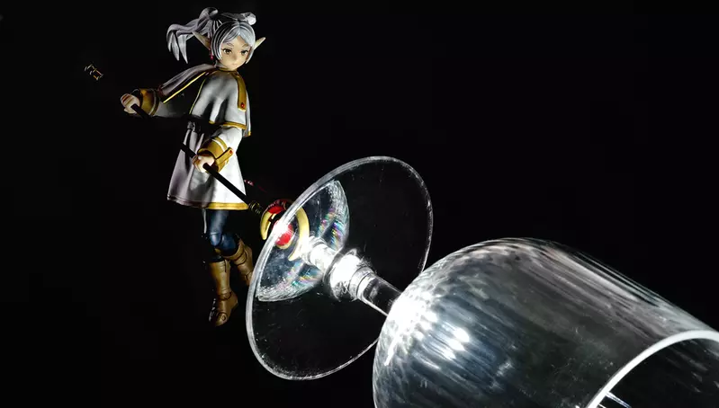 微型攝影師靈光一閃的《想像的芙莉蓮》不但諧音梗用上了！用杯碟器皿替代魔法大砲也超適合