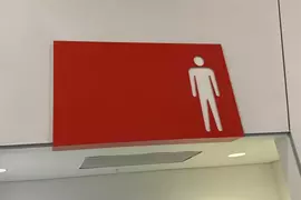 日本網友到美國驚覺《男廁是紅色女廁是藍色》男藍女紅是日本的特有法則嗎？