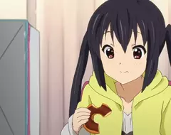 《梓喵吃甜甜圈》網友吐槽她的吃法太骯髒 粉絲們出面捍衛她的名譽了