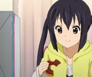 《梓喵吃甜甜圈》網友吐槽她的吃法太骯髒 粉絲們出面捍衛她的名譽了