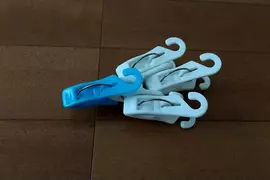 造成網路風潮的《曬衣夾爆改比賽》超容易激起網友好勝心，各種誇張飛機、機器人橫空出世中