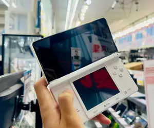 日本二手店宣稱拿到一台《未使用3DS主機》卻拆封還用手摸引爆爭議了