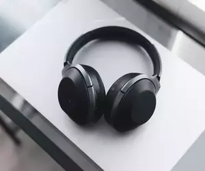 耳機破皮嚴重老婆看不下去動手做《黑色針織耳罩套》結果反而超實用且大受網友好評