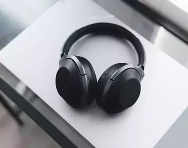 耳機破皮嚴重老婆看不下去動手做《黑色針織耳罩套》結果反而超實用且大受網友好評