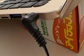 用完的空盒不要丟，網友分享「岩谷食品塑膠袋」包裝的特別用法，對於使用筆電的朋友來說超友善