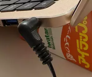 用完的空盒不要丟，網友分享「岩谷食品塑膠袋」包裝的特別用法，對於使用筆電的朋友來說超友善