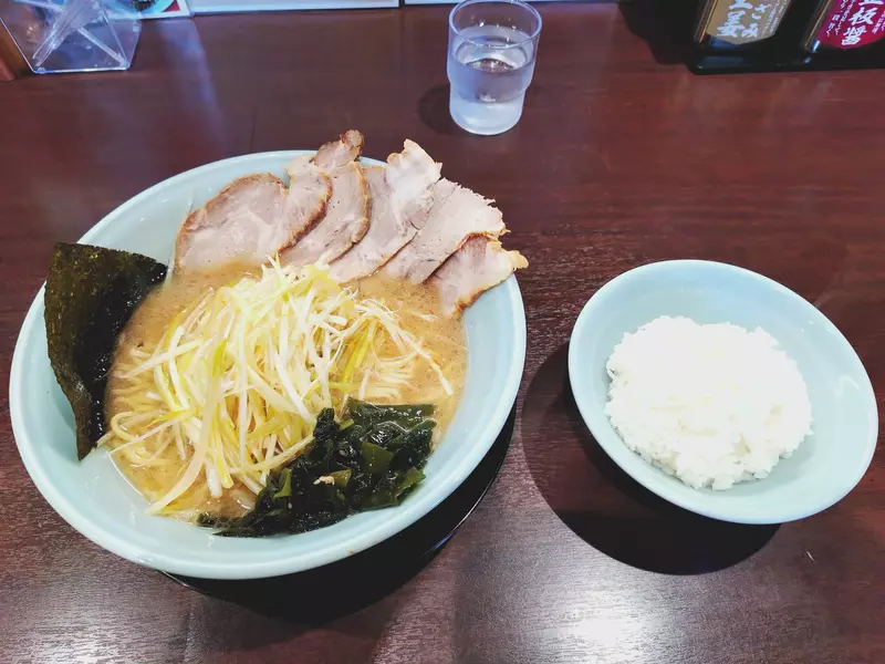 知名編劇抱怨《點拉麵套餐卻先上白飯》引爆日本網友大論戰