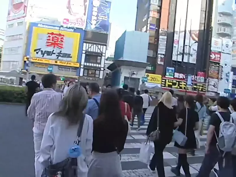 如果把池袋拍成90年代的風格會怎樣？網友嘗試用古老電視台拍法營造那種感覺