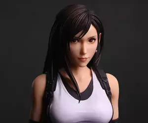 《Final Fantasy VII 重生》重製版「蒂法 洛克哈特」將於 PLAY ARTS真 系列登場，發售日期為8月推出