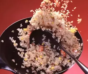 考考大家《這張炒飯照片是怎麼拍的》食品模型公司的創意令人讚嘆