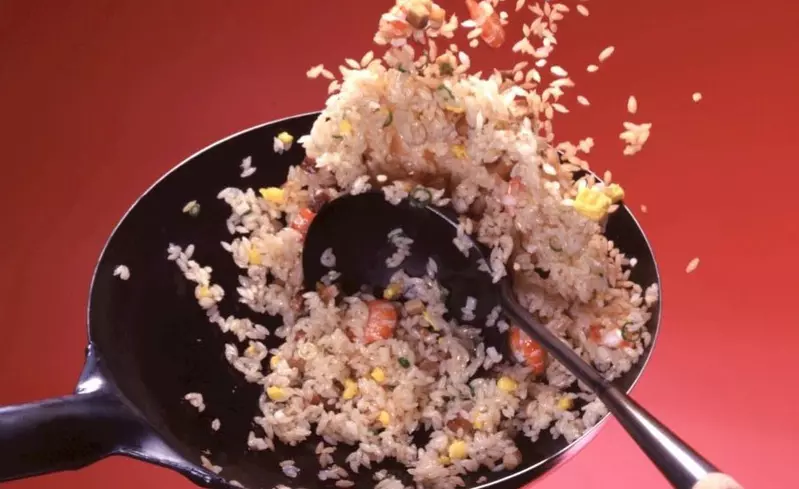 考考大家《這張炒飯照片是怎麼拍的》食品模型公司的創意令人讚嘆