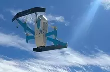 《亞馬遜無人機配送服務》飛到你家院子上方用空投的方式扔下貨物引起爭議