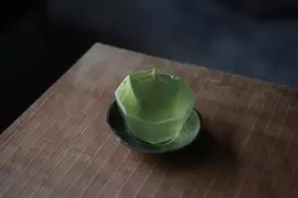 日本茶行說《這杯茶是水色》網友們都懷疑自己是不是色盲了