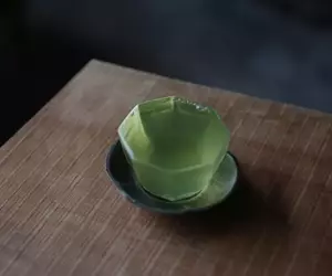 日本茶行說《這杯茶是水色》網友們都懷疑自己是不是色盲了