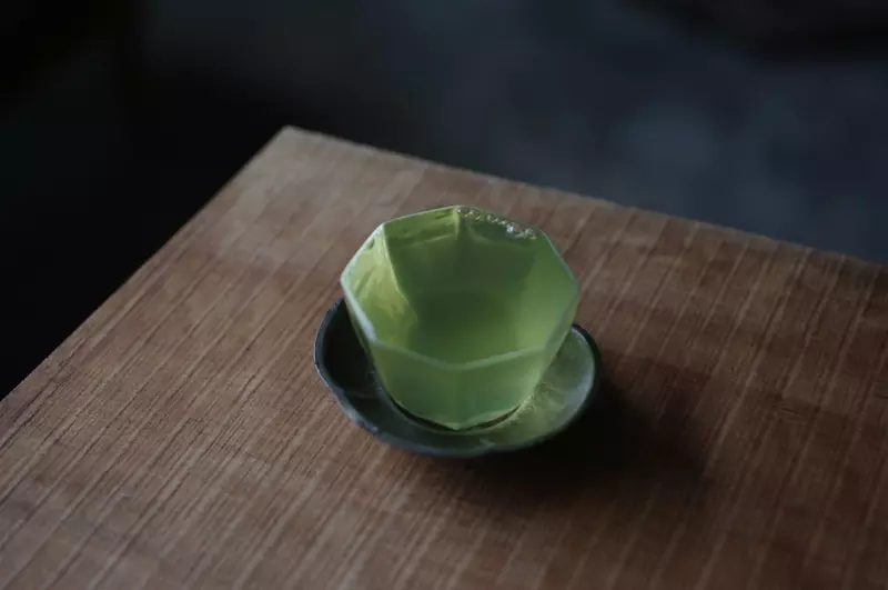 日本茶行說《這杯茶是水色》網友們都懷疑自己是不是色盲了