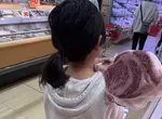 VTuber傻眼《女兒抱著戰斧牛排不放》只好買回家實現她的願望了