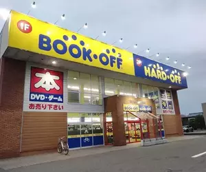 網友發現日本海德沃福《Hard Off》二手店內有多款盒裝懷舊遊戲主機，數量很驚人而且價錢小貴...