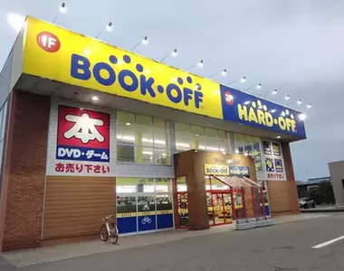 網友發現日本海德沃福《Hard Off》二手店內有多款盒裝懷舊遊戲主機，數量很驚人而且價錢小貴...