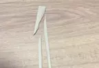 網友分享《掰開免洗筷的終極苦衷》沒辦法好好掰開就算了，斷成三截是哪招？