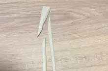 網友分享《掰開免洗筷的終極苦衷》沒辦法好好掰開就算了，斷成三截是哪招？