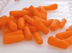 美國常見的迷你紅蘿蔔《Baby carrot》竟然是從整根紅蘿蔔切削出來的 美國常見的迷你紅蘿蔔《Baby carrot》竟然是從整根紅蘿蔔切削出來的