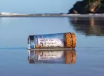 原來在海邊真的撿得到《瓶中信》打開一看留著一段親切的訊息超浪漫