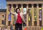 《漫畫家島本和彥》去美國參加畢典順便聖地巡禮 親自重現洛基劇中特訓片段