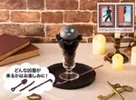 紀念劇場版《名偵探柯南：高速公路的墮天使》上映而開設的期間限定咖啡廳，推出趣味料理「犯人就在那裡！？百匯」一棒子下去就能享受巧克力與莓果的風味
