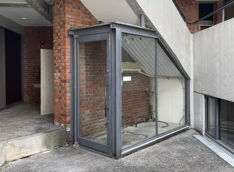 《日本建築師安藤忠雄》半世紀前設計的大樓引發話題 這個神祕的小房間是做什麼的？