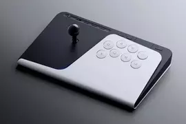 PlayStation新裝備《FlexStrike無線格鬥搖桿》以及附DualSense充電掛鉤的27吋遊戲螢幕將於8月推出