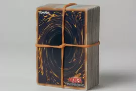 《卡牌遊戲玩家的回憶》以前都是裸卡綁一綁橡皮筋 誰還在用什麼卡套或卡盒？
