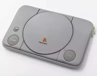 寶島社推出《PlayStation造型收納包》像是平板或是筆記型電腦都可以塞進去