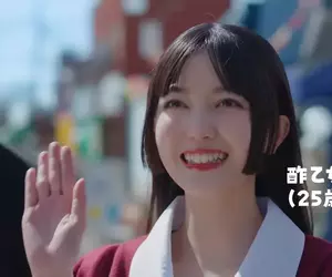 日本麥茶品牌「爽健美茶」推出真人版「蠟筆小新」廣告 從小就非常迷戀小新的「酢乙女愛」登場