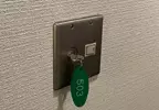 網友分享獨特的旅館電源開關 不是插房卡而是一款插鑰匙的設計