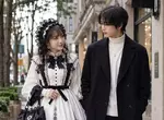 《蘿莉塔服飾的難題》如果女生這樣穿 旁邊的男生要穿什麼比較合適呢？