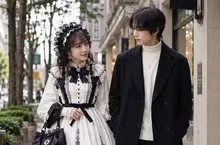 《蘿莉塔服飾的難題》如果女生這樣穿 旁邊的男生要穿什麼比較合適呢？