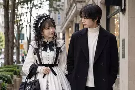 《蘿莉塔服飾的難題》如果女生這樣穿 旁邊的男生要穿什麼比較合適呢？