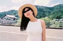 心理恐怖遊戲《BLACKOUT ～靈異照片～》玩家必須分辨正常照片跟靈異照片，結果找著找著日子也開始逐漸崩壞惹